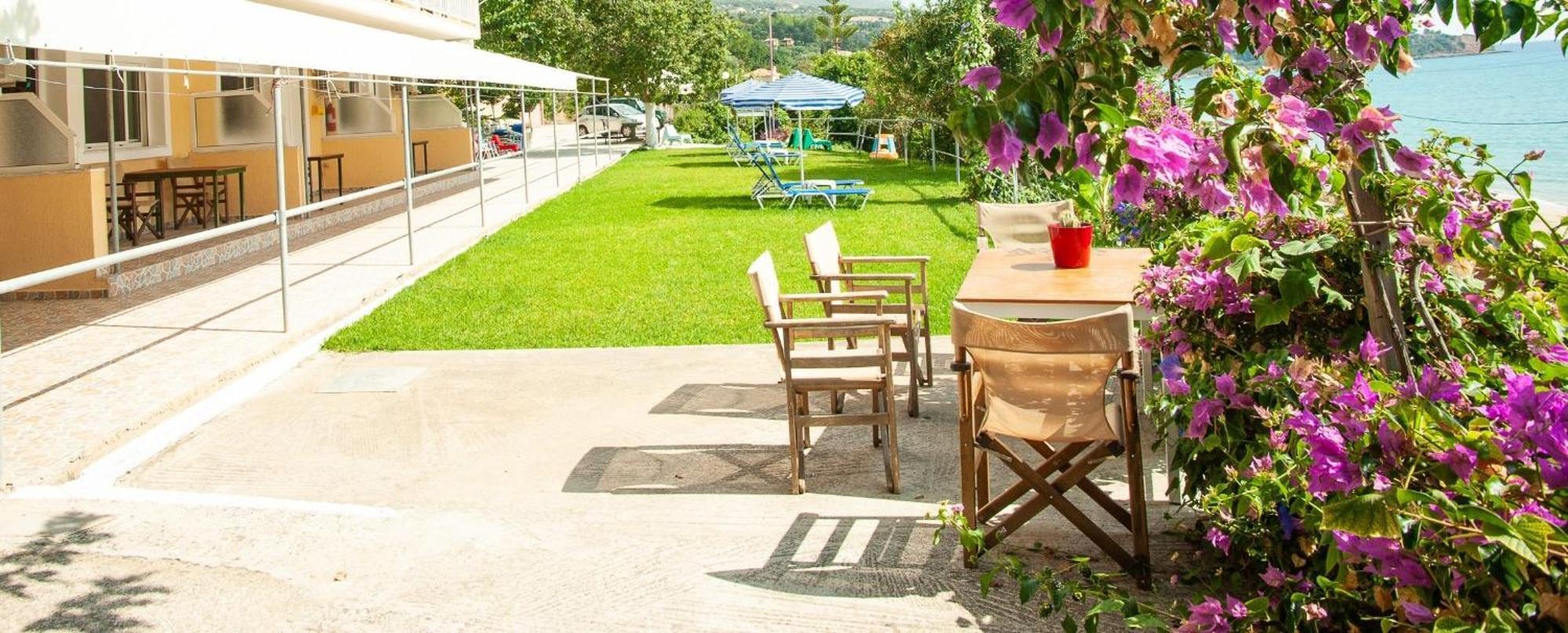 Rosa'S Beach Studios Lourdata  Ngoại thất bức ảnh