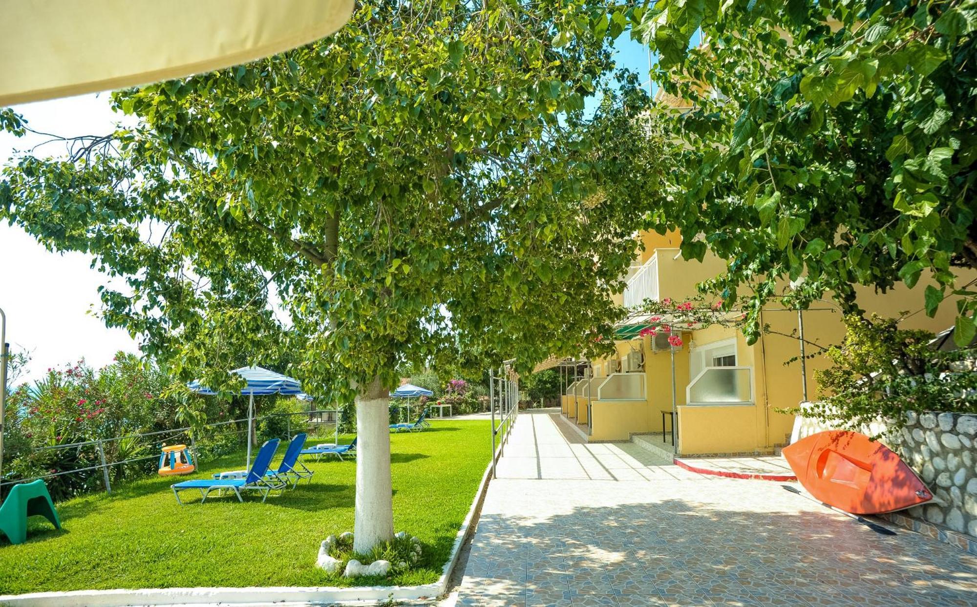 Rosa'S Beach Studios Lourdata  Ngoại thất bức ảnh