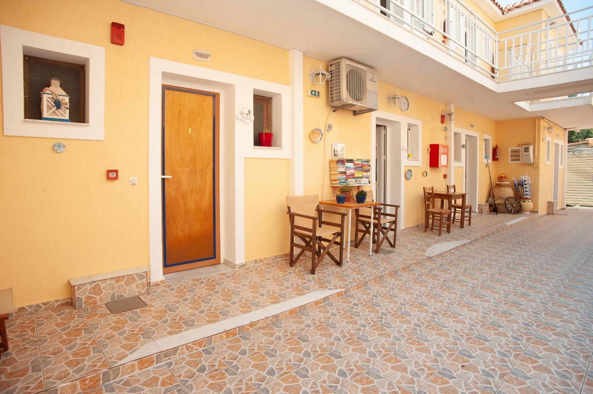 Rosa'S Beach Studios Lourdata  Ngoại thất bức ảnh