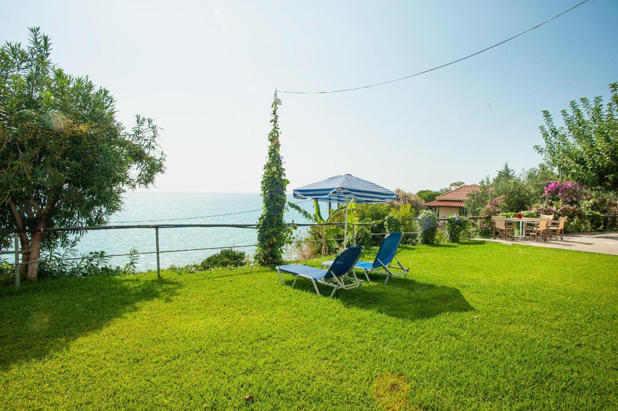 Rosa'S Beach Studios Lourdata  Ngoại thất bức ảnh