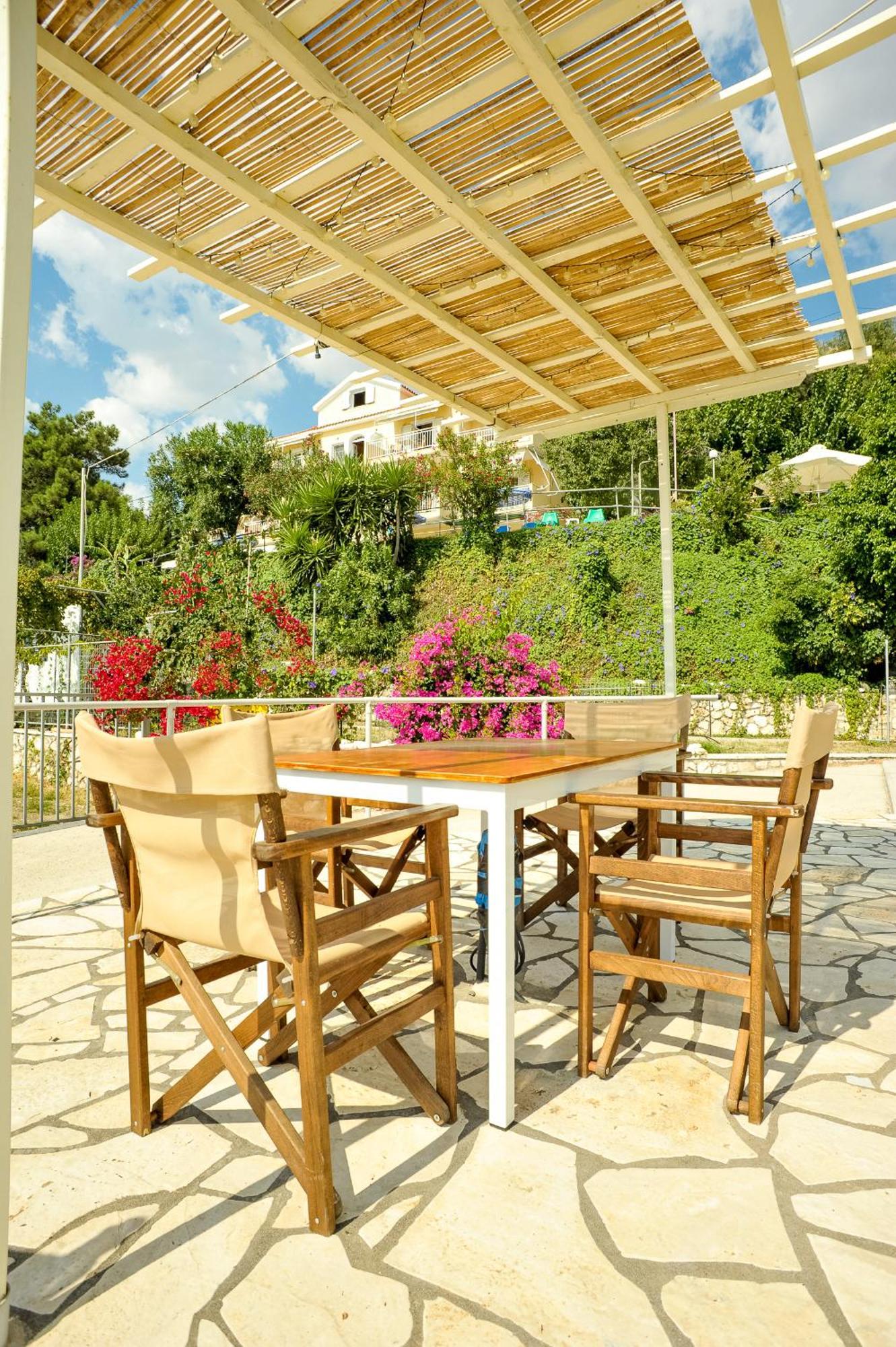 Rosa'S Beach Studios Lourdata  Ngoại thất bức ảnh