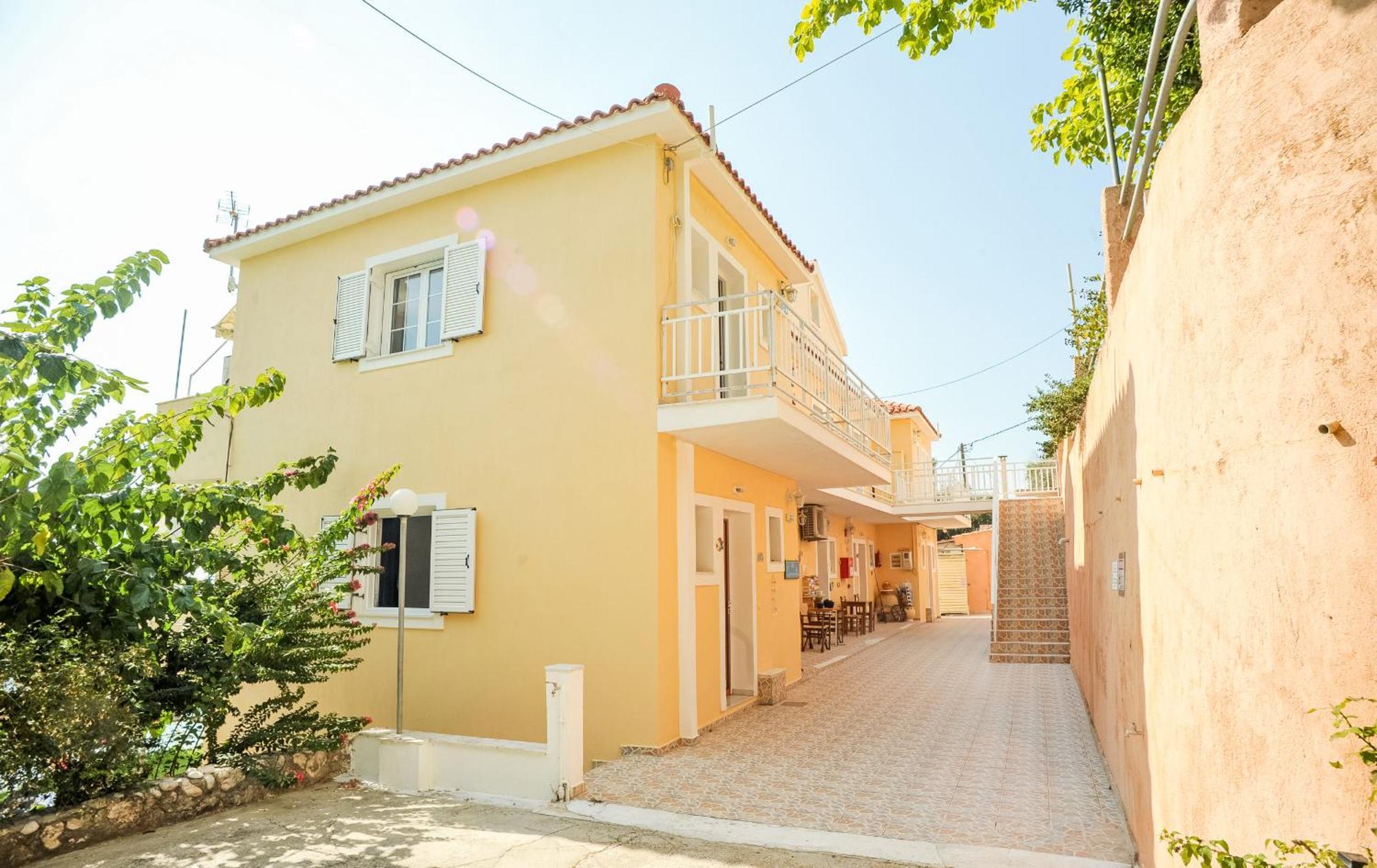 Rosa'S Beach Studios Lourdata  Ngoại thất bức ảnh